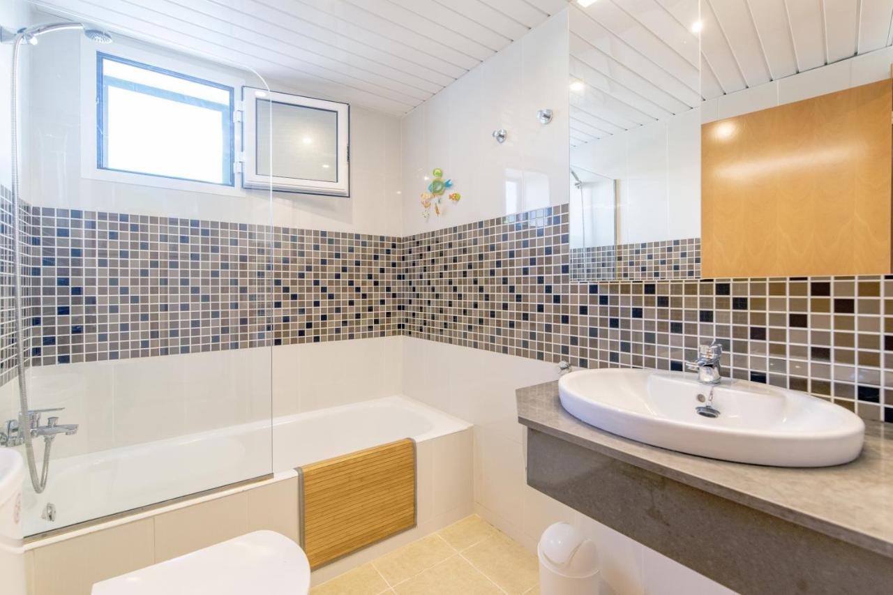 Biniancolla Iris Villa Exteriör bild